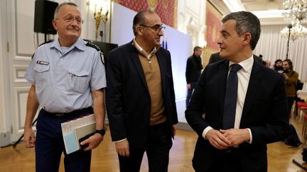 Interior Minister Gérald Darmanin (right) alongside Paris police prefect Laurent Nunez (center) and gendarmerie director Christian Rodriguez (left), January 28, 2024 in Paris.  (THOMAS SAMSON / AFP)