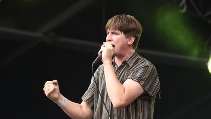 Lee Broadbent, le chanteur du groupe de rock indépendant venu de Manchester Cabbage, vendredi sur la scène Cascade de Rock en Seine 2017.
 (Olivier Flandin / FTV)