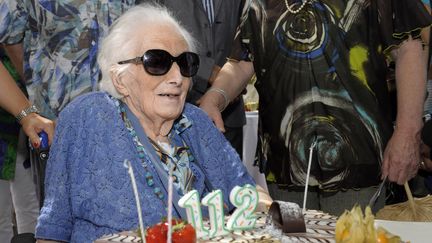 Paule Bronzini, alors doyenne des Fran&ccedil;ais, avait f&ecirc;t&eacute; ses 112 ans le 7 juillet 2012 &agrave; Robion dans le Vaucluse. (FRANCK PENNANT / AFP)