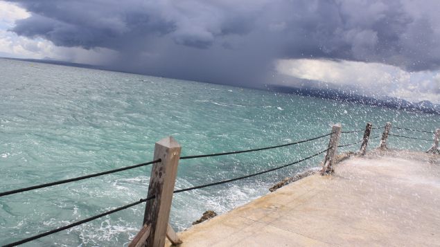 &nbsp; (Orage en vue sur Basse-Terre © Radio France / Emmanuel Langlois)