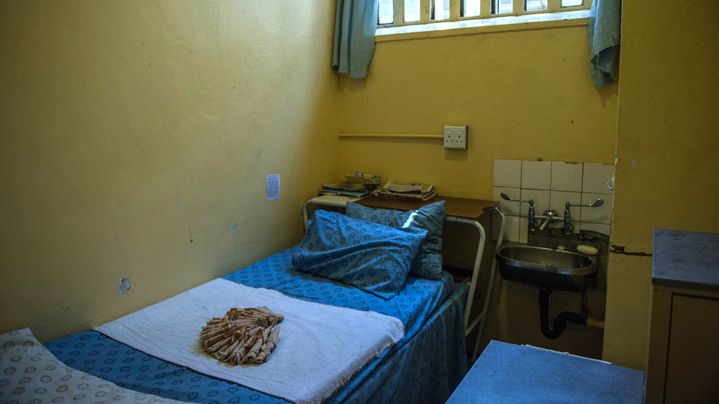 Photo de la cellule d'Oscar Pistorius à la prison de Kgosi Mampuru II, le 1er décembre 2015. (MUJAHID SAFODIEN / AFP)