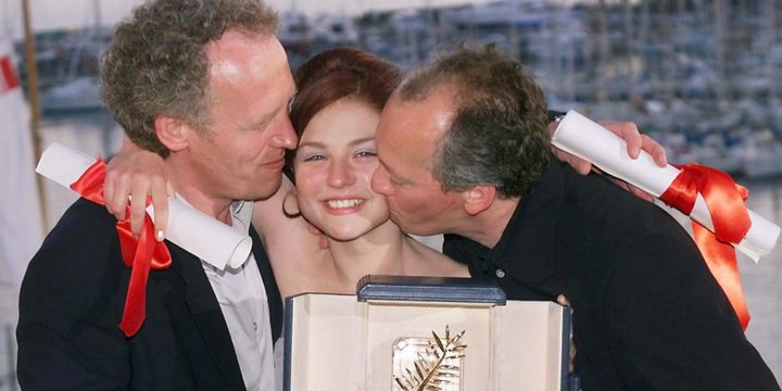 Les frères Dardenne et Emilie Dequenne récompensés de la Palme d'or et du Prix d'interprétation féminine au Festival de Cannes en 1999, pour le film "Rosetta".
 (AFP)