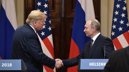 Donald Trump et Vladimir Poutine à Helsinki (Finlande), le 16 juillet 2018. (ALEKSEY NIKOLSKYI / SPUTNIK / AFP)