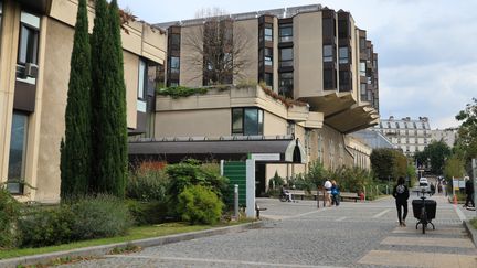 L'entrée de l'hôpital Saint-Louis, à Paris. (IMAGE POINT FR / LPN / BSIP VIA AFP)