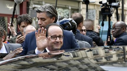 VIDEO. François Hollande fait sa première sortie publique depuis la passation de pouvoir