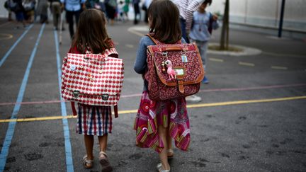 Une troisième étude confirme que les jeunes enfants sont de moindres vecteurs du coronavirus (illustration). (MARTIN BUREAU / AFP)