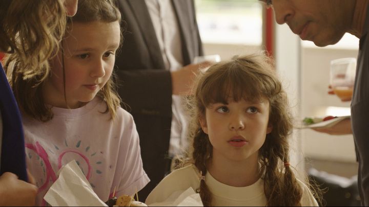 Romy, l'une des trois filles de Fred, au caractère bien trempé. (Disney +)