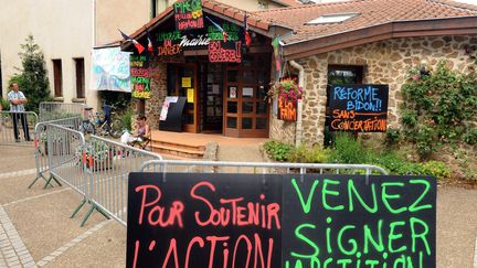 Plusieurs maires, dont l'&eacute;dile de Saint-M&eacute;dard-en-Forez (Loire), s'opposent &agrave; la mise en place de la r&eacute;forme des rythmes scolaires. (PHOTO PH VACHER / MAXPPP)