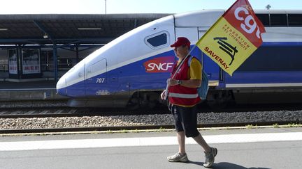 Les cheminots, r&eacute;unis en assembl&eacute;e g&eacute;n&eacute;rale, votent la reconduite de la gr&egrave;ve pour 24 heures, le 19 juin 2014 &agrave; Nantes (Loire-Atlantique). (  MAXPPP)