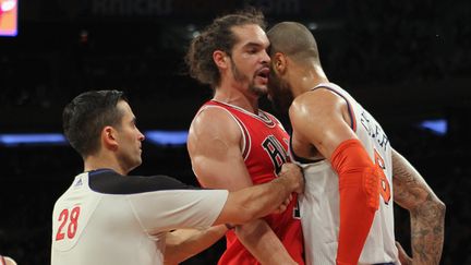 Joakim Noah (Chiacgo Bulls) front contre front avec Tyson Chandler (New York Knicks)