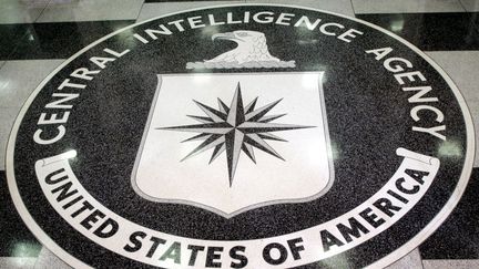 Le logo de la CIA &agrave; Langley (Etats-Unis), le 3 mars 2005. (JASON REED / REUTERS)