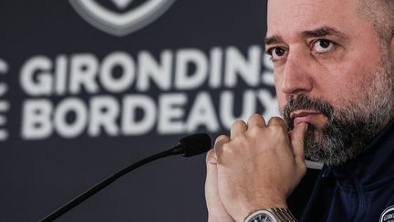 Gérard Lopez, président des Girondins de Bordeaux, pendant une conférence de presse au centre d'entraînement du Haillan&nbsp;(Gironde), le 7 juillet 2022. (THIBAUD MORITZ / AFP)