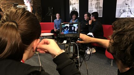 Les collégiens à la bibliothèque Robert Desnos, Montreuil, avec Amandine Gay et Ahmed Kaouaz, Festival Hors Limites, avril 2019
 (Laurence Houot / Culturebox)