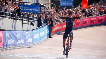 Dylan van Baarle a remporté son premier Monument dimanche, à Roubaix. (THOMAS SAMSON / AFP)