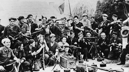 Un groupe de maquisards durant l'été 1944. (- / AFP)