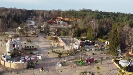 Parcs d’attractions : des airs de villes fantômes, mais en travaux (France 2)