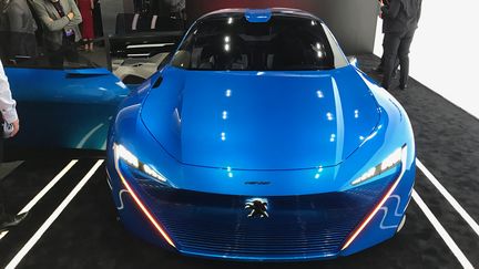 Le concept car "Instinct" de Peugeot est conçu autour de&nbsp;la plateforme Artik de Samsung pour communiquer avec les objets connectés (RADIO FRANCE / JEROME COLOMBAIN)