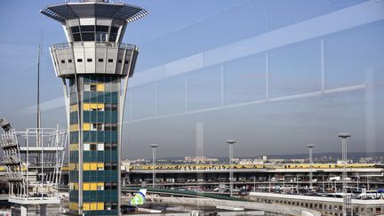 Les trois jihadistes pr&eacute;sum&eacute;s ne sont jamais arriv&eacute;s &agrave; l'a&eacute;roport d'Orly, contrairement &agrave; une information divulgu&eacute;e par le minist&egrave;re de l'Int&eacute;rieur. (ERIC FEFERBERG / AFP)