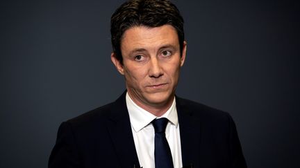 Benjamin Griveaux annonce qu'il renonce à se présenter aux élections municipales à Paris, le 14 février 2020, après la diffusion de vidéos privées à caractère sexuel. (LIONEL BONAVENTURE / AFP)