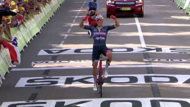 In the sprint, he was the big favorite for this finish, and he won Mads Pedersen.  The Dane is ahead of Fred Wright and Hugo Houle.  A third Danish victory after Cort Nielsen and Vingegaard.  The breakaway went to the end today after 192 kilometers.