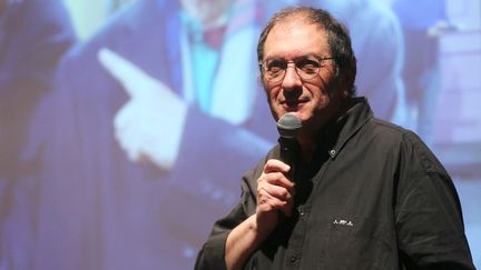 L'écrivain Philippe Carrese, réalisateur de plus de 400 épisodes de la série Plus belle la vie, lors d'une conférence à Marseille, le 6 mars 2018.&nbsp; (MAXPPP)