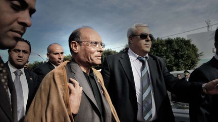 Le nouveau pr&eacute;sident tunisien Moncef Marzouki &agrave; Sidi Bouzid, le 17 d&eacute;cembre 2010. (AUDE OSNOWYCZ / SIPA PRESS)