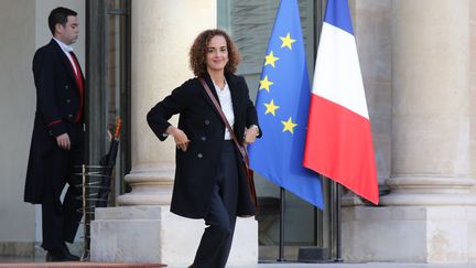 L'auteure franco-marocaine Leïla Slimani après une rencontre avec le président de la République, Emmanuel Macron, le 6 novembre 2017 à l'Elysée, à Paris.&nbsp; (LUDOVIC MARIN / AFP)