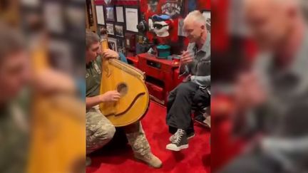 VIDÉO. Le duo émouvant de Sting avec un soldat ukrainien sur son tube 