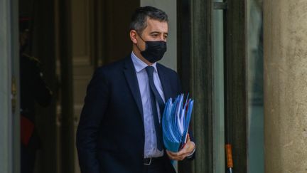 Le ministre de l'Intérieur Gérald Darmanin quitte l'Elysée à Paris, le 20 janvier 2022. (QUENTIN DE GROEVE / HANS LUCAS / AFP)