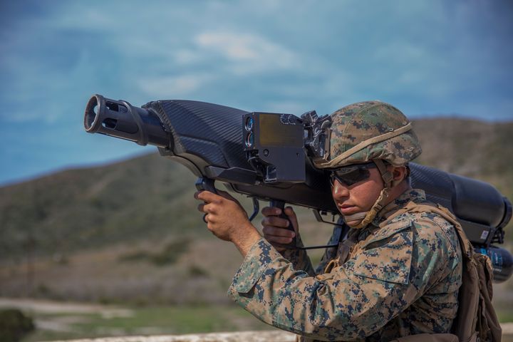 Un militaire américain manipule d’un système de capture pour les drones lors d'un exercice à Camp Pendleton (Californie, Etats-Unis) le 20 mars 2018.&nbsp;&nbsp; (REUTERS - HANDOUT . / X80001)