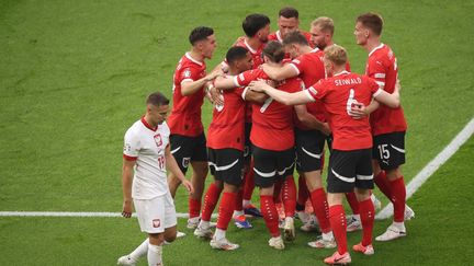 Les Autrichiens célèbrent leur ouverture du score face à la Pologne à l'Euro, le 21 juin 2024, à Berlin. (AFP)