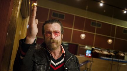 Jesse Hugues, le chanteur des Eagles of Death Metal, avant un concert du groupe à Stockholm (Suède), le 13 février 2016. (TT NEWS AGENCY / REUTERS)