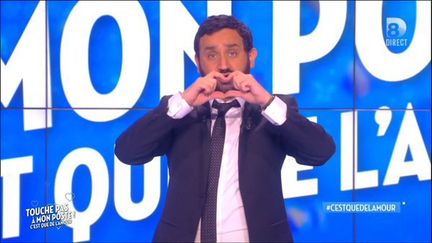 Cyril Hanouna dans l'émission spéciale "C'est que de l'amour", le 20 novembre 2015. (Capture d'écran replay de C8)