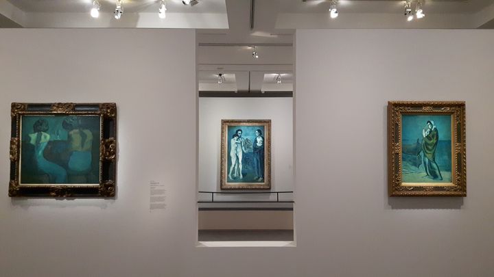 Une vue de l'exposition "Picasso. Bleu et rose" au musée d'Orsay&nbsp;à Paris, avec au centre "La Vie". (ANNE CHEPEAU / RADIO FRANCE)