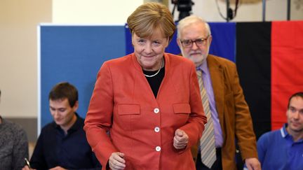 Législatives en Allemagne : Merkel gagnante mais affaiblie par l'extrême droite