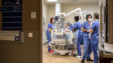 Lit de réanimation de l'hôpital Avicenne de Bobigny (Seine-Saint-Denis), le 8 février 2021. (BERTRAND GUAY / AFP)