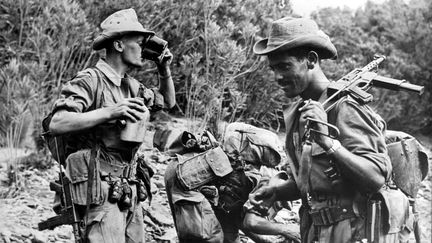 Des soldats français en Kabylie, lors de la guerre d'Algérie, le 8 août 1959. (KEYSTONE PICTURES USA / MAXPPP)