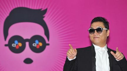 PSY en promo en avril 2013.
 (KIM JAE-HWAN / AFP)