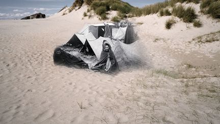 Des soldats marocains patientent sur la plage pr&egrave;s de Dunkerque (Pas-de-Calais), 1914-1918.&nbsp;Montage image couleur Dunkerque (Pas-de-Calais), 2013. (GUILLAUME AMAT / SIGNATURES)