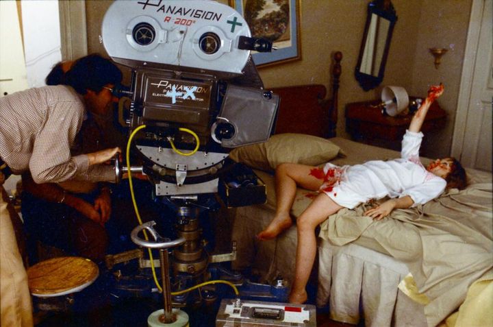 William Friedkin filme Linda Blair sur le tournage de "L'Exorciste" en 1973. (UFO DISTRIBUTION)