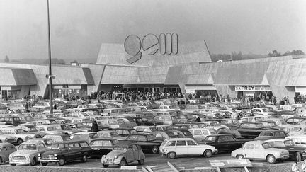 Ouverture le 21 octobre 1969 dans la Marne, à Reims (Tinqueux), à proximité de la future autoroute A4, du premier hypermarché en dehors de Paris. 10.000 m2 de rayons. Cette chaîne de supermarchés avait été créée le 6 juillet 1948, par Modeste Goulet et Eugénie Turpin. (KEYSTONE-FRANCE / GAMMA-KEYSTONE VIA GETTY IMAGES)