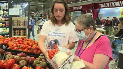 Les "compagnons d'emplettes" aident gratuitement les seniors à faire leurs courses. (CAPTURE D'ÉCRAN FRANCE 3)