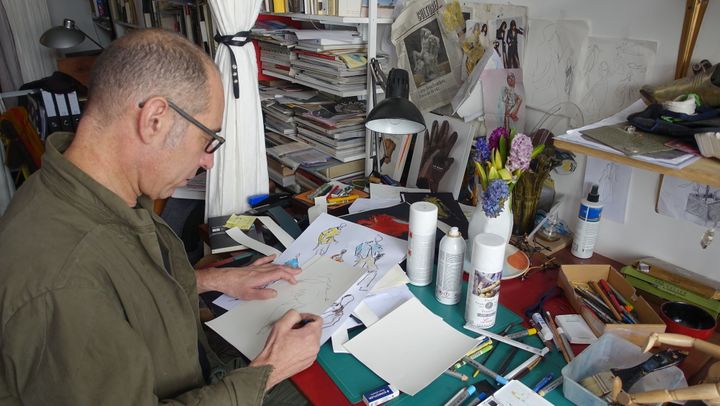 Gustavo Lins dans son studio de création parisien, avril 2018
 (Corinne Jeammet)