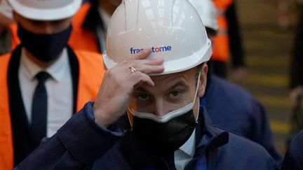 Emmanuel Macron en visite à l'usine Framatome du Creusot (Saône-et-Loire), mardi 8 décembre 2020. (LAURENT CIPRIANI / POOL)