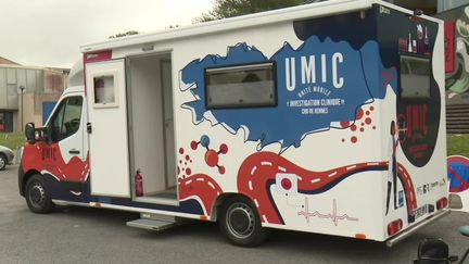 L'unité mobile du CHU de Rennes, véritable couteau-suisse de la recherche clinique. (France 3 Rennes)