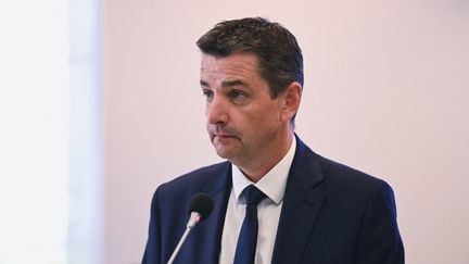 Gaël Perdriau, le maire de Saint-Etienne (Loire), ici photographié lors d'un conseil municipal, le 26 septembre&nbsp;2022. (OLIVIER CHASSIGNOLE / AFP)