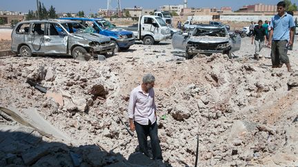 A Saraqeb (Syrie), en juillet 2013, après un bombardement.&nbsp; (DANIEL LEAL-OLIVAS / DANIEL LEAL-OLIVAS)