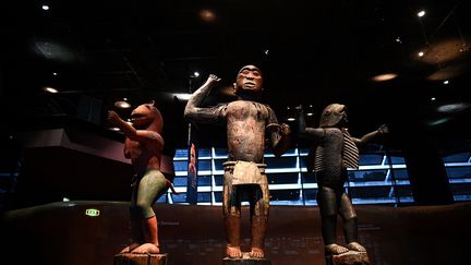 Une partie des trésors royaux d'Abomey présentés au musée du quai Branly à Paris, en septembre 2021. (CHRISTOPHE ARCHAMBAULT / AFP)