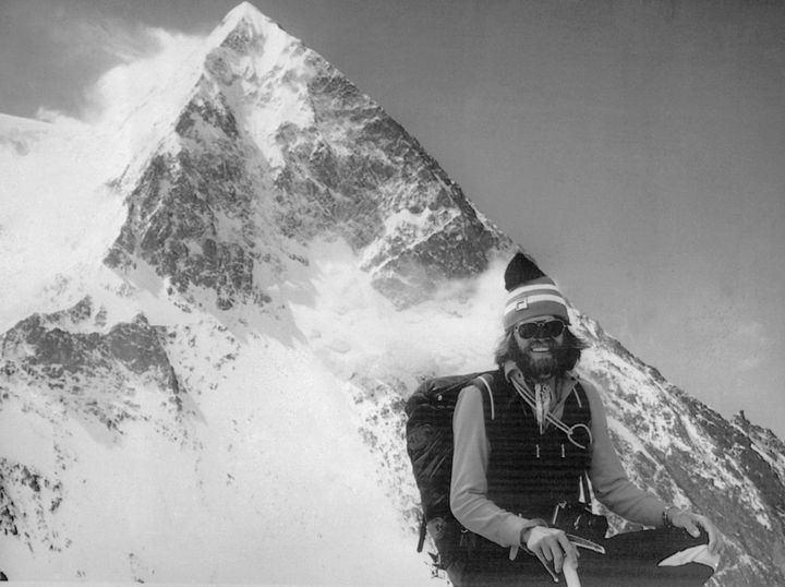 Reinhold Messner pose au sommet du K2, au Pakistan, le 12 juillet 1979. (AFP)