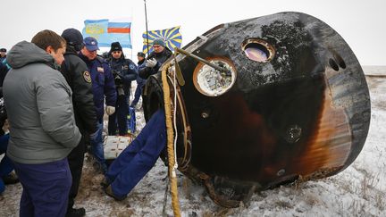 &nbsp; (La capsule Soyouz à son arrivée sur Terre lundi matin avec les astronautes à bord © REUTERS/Shamil Zhumatov)